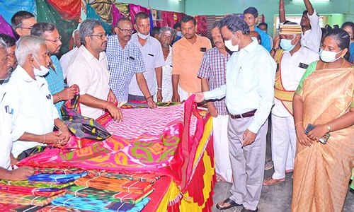 75-வது சுதந்திர தினத்தை முன்னிட்டு திண்டுக்கல்லில் தேசிய கைத்தறி சிறப்பு காண்காட்சி