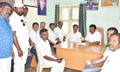 9-ந்தேதி கிருஷ்ணகிரி வரும்  எடப்பாடி பழனிசாமிக்கு சிறப்பான வரவேற்பு அளிப்பது குறித்து ஆலோசனை