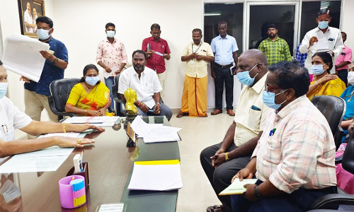 ராணிப்பேட்டை நகராட்சி அலுவலகத்தில் அமைச்சர் ஆர்.காந்தி திடீர் ஆய்வு