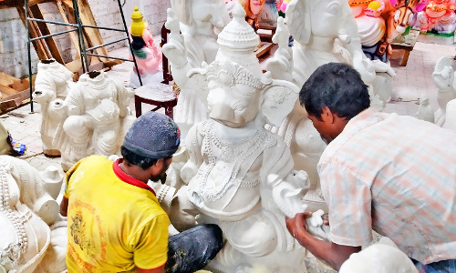 செங்கோட்டை பகுதியில் சதுர்த்தி விழாவுக்காக 30 வடிவங்களில் தயாராகும் விநாயகர் சிலைகள் - ஆர்டர்கள் குவிகிறது