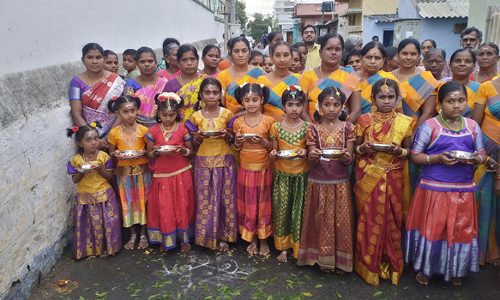 வரலட்சுமி நோன்பு விரதம் சிறுமிகளுக்கு கன்னிமார் அலங்காரம்