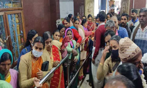 நீலகிரியில் கோவில்களில் அம்மனுக்கு சிறப்பு பூஜை