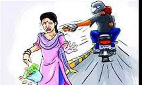 சிங்காநல்லூரில்  பெண்ணிடம் 7½ பவுன் செயின் பறிப்பு