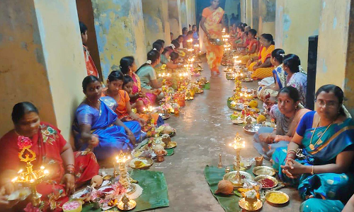 தான்தோன்றீஸ்வரர் கோவிலில் விளக்கு பூஜை