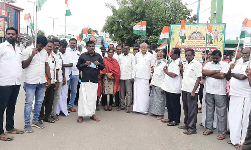 மத்திய அரசை கண்டித்து காங்கிரசார் ஆர்ப்பாட்டம்