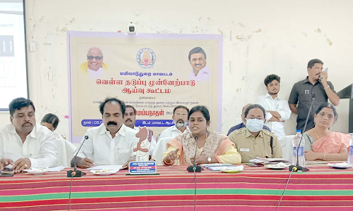 கொள்ளிடம் ஆற்றில் வெள்ளப்பெருக்கு; அதிகாரிகளுடன் அமைச்சர் ஆலோசனை