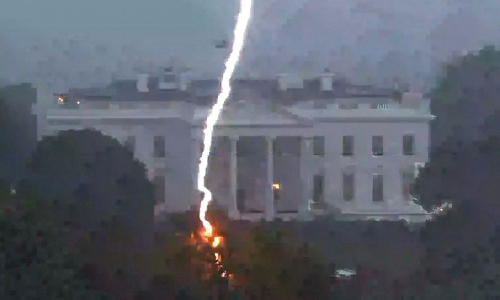 வெள்ளை மாளிகை அருகே மின்னல் தாக்குதல்: 3 பேர் பலி