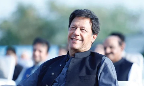 பாகிஸ்தான் பாராளுமன்ற இடைத்தேர்தல்: இம்ரான் கான் 9 தொகுதிகளில் போட்டி