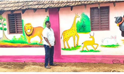 செம்பட்டி அருகே பள்ளி சுவர்களை அலங்கரித்த வண்ண ஓவியங்கள்