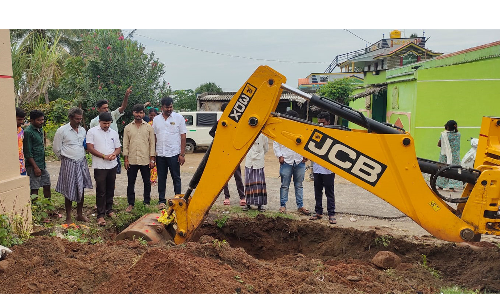 மருதேவரபனப்பள்ளி கிராமத்தில்  கழிவு நீர் கால்வாய் அமைக்கும் பணி