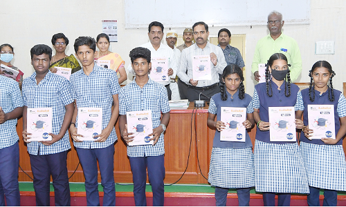 வேலைவாய்ப்பு குறித்து வழிகாட்டி புத்தகம்