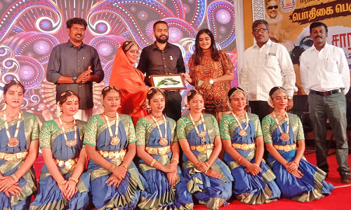 குற்றாலம் சாரல் திருவிழா கொழு கொழு குழந்தைகள் போட்டியில் அசத்திய சுட்டி குழந்தைகள்