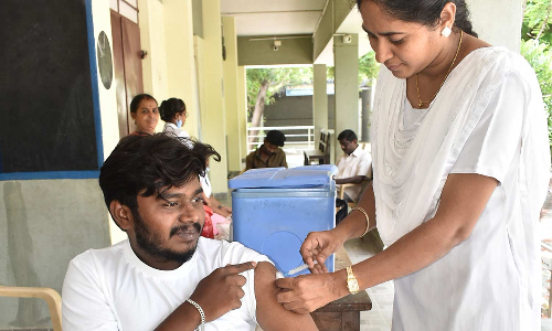 1,597 மையங்களில் கொரோனா தடுப்பூசி முகாம் தொடங்கியது