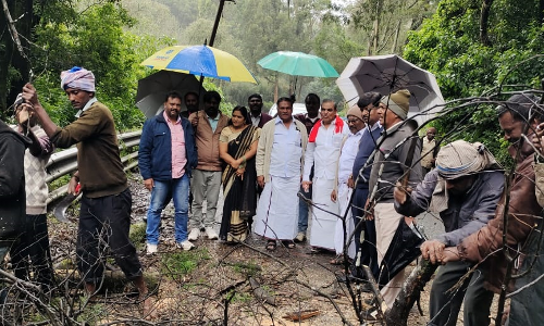 ஊட்டியில் மழையால் பாதிக்கப்பட்டவர்களுக்கு நிவாரண உதவிகள்