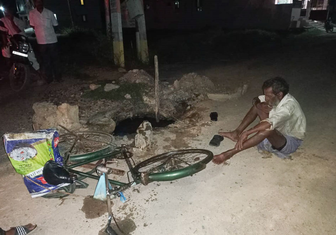 கடலூர் கூத்தப்பாக்கத்தில்    பாதாள சாக்கடை பள்ளத்தில் விழுந்த முதியவர்