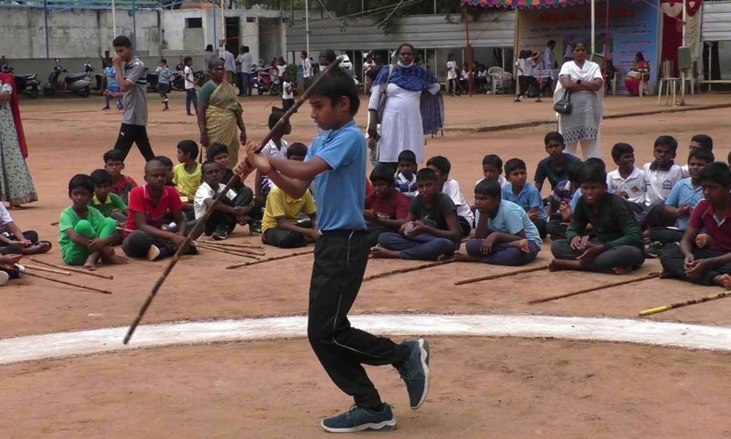 பி.கே.ஆர்.மகளிர் கல்லூரியில் மாவட்ட அளவிலான சிலம்பம் போட்டி