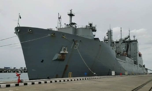 பழுது நீக்குவதற்கு முதல் முறையாக அமெரிக்க கடற்படை கப்பல் காட்டுப்பள்ளி துறைமுகம் வந்தது