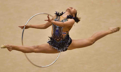 வளையம் சுழற்றியதில் சிறுமி சாதனை