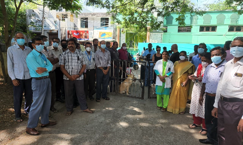 கால்நடை மருத்துவக்கல்லூரி ஊழியர்கள் போராட்டம்