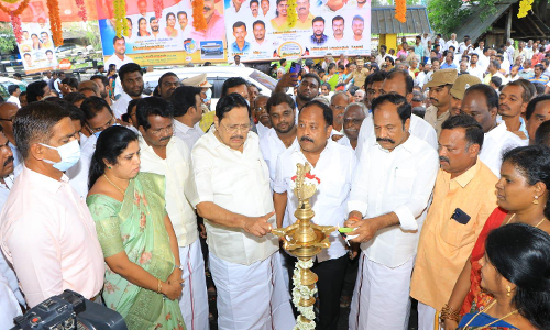 நாங்கள் சொல்வதை கேட்க தான் மந்திரிகளாக உள்ளனர்