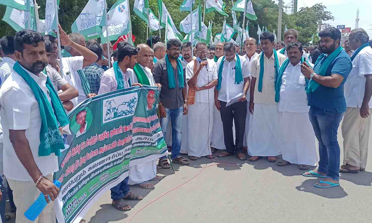 பல்லடம் பொதுப்பணித்துறை அலுவலகத்தை விவசாயிகள் முற்றுகை