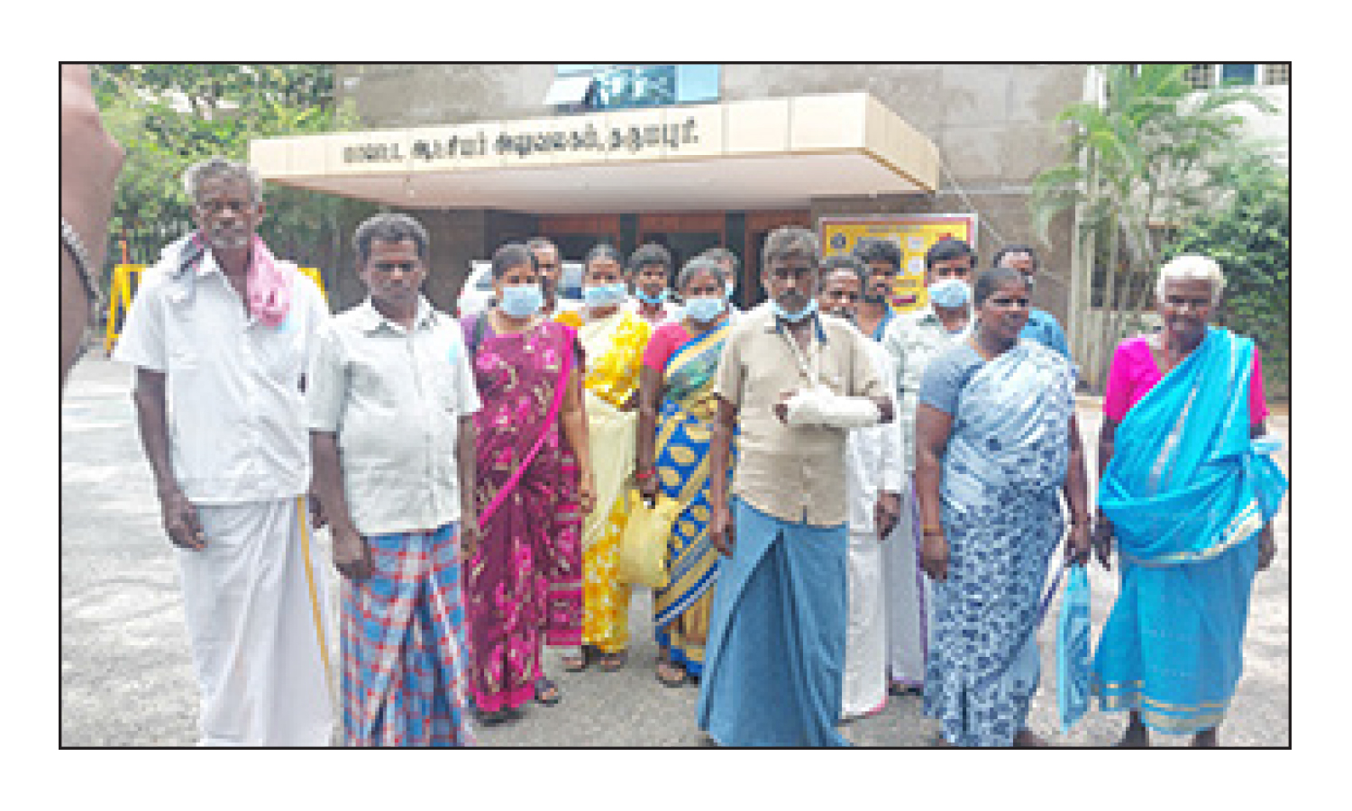 கயிற்றால் கட்டி வைத்து கையை  அடித்து உடைத்த கந்து வட்டி கும்பல்-  கலெக்டரிடம் பரபரப்பு புகார்