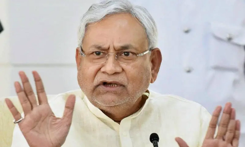 பீகார் அரசியலில் திருப்பம் - முதல் மந்திரி பதவியை ராஜினாமா செய்தார் நிதிஷ்குமார் பீகார் அரசியலில் திருப்பம் - முதல் மந்திரி பதவியை ராஜினாமா செய்தார் நிதிஷ்குமார்