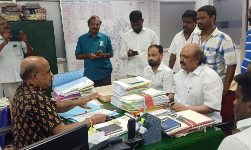 சுத்தமான குடிநீர் வழங்க நடவடிக்கை  அதிகாரிகளிடம் கென்னடி எம்.எல்.ஏ. வலியுறுத்தல்