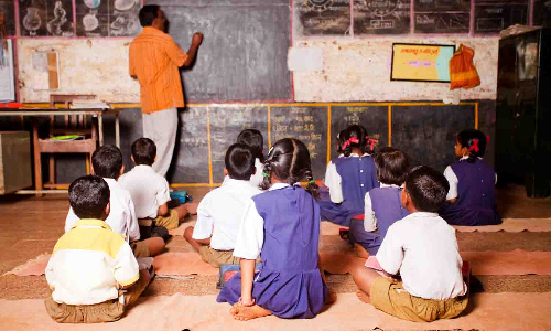 கல்வியில் பின்தங்கிய மாணவர்களுக்கு சிறப்பு பயிற்சி