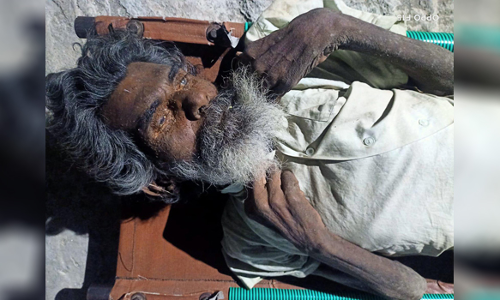 பரமத்தி வேலூர் அருகே  அடையாளம் தெரியாத ஆண் பிணம்
