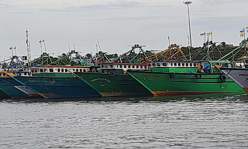 சின்னமுட்டம் துறைமுகத்தில் இருந்து கடலுக்கு மீன் பிடிக்கச் சென்ற 300 விசைப்படகுகள்