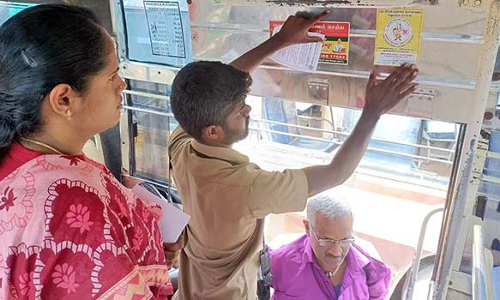 அரசு பஸ்களில் குழந்தை கடத்தல் தொடர்பாக விழிப்புணர்வு ஸ்டிக்கர்