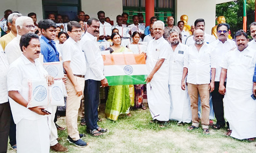 அனைத்து வீடுகளிலும் தேசியக்கொடி ஏற்ற நகராட்சி நடவடிக்கை