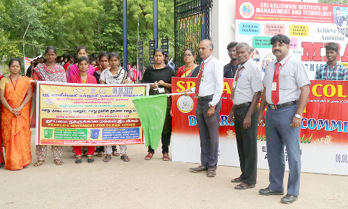 காளீஸ்வரி கல்லூரி சார்பில் விழிப்புணர்வு நடைபயண பேரணி