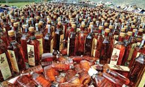 மதுபாட்டில் பதுக்கிய 5 பேர் சிக்கினர்