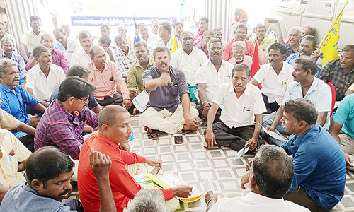 சாலை பணியாளர் சங்கத்தினர் முற்றுகை போராட்டம்