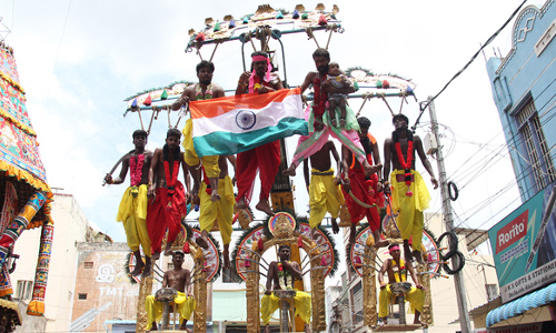 சேலம் கோட்டை மாரியம்மன் கோவிலில் பக்தர்கள் குவிந்தனர்