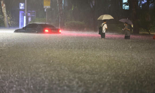 சியோல் நகரில் வரலாறு காணாத மழைக்கு 9 பேர் உயிரிழப்பு- 6 பேரை காணவில்லை