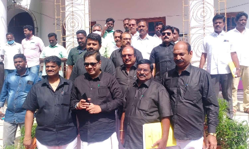 புதுவை சட்டசபையில் தி.மு.க. - காங்கிரஸ் எம்.எல்.ஏ.க்கள் வெளிநடப்பு