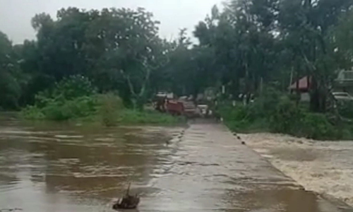 கூடலூர்-மசினகுடி தரைப்பாலத்தில் 2-வது நாளாக போக்குவரத்து நிறுத்தம்