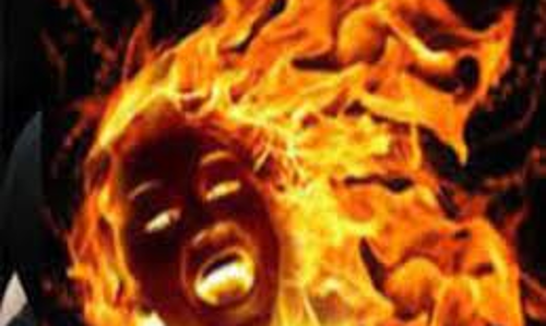 தீக்குளித்த இளம்பெண் உடல் கருகி பலி