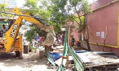 50-க்கும் மேற்பட்ட ஆக்கிரமிப்பு கடைகள் அதிரடி அகற்றம்