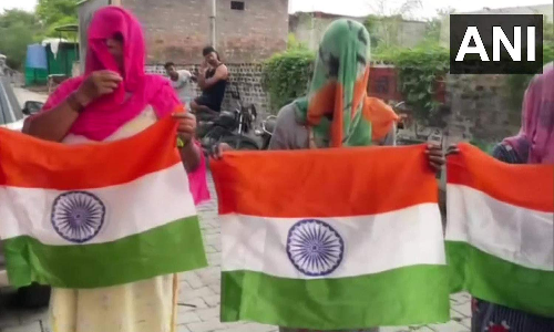 ரூ.20க்கு தேசிய கொடி வாங்கா விட்டால் ரேஷன் பொருள் கிடையாது- அரியானா மாநிலத்தில் கிளம்பியது சர்ச்சை