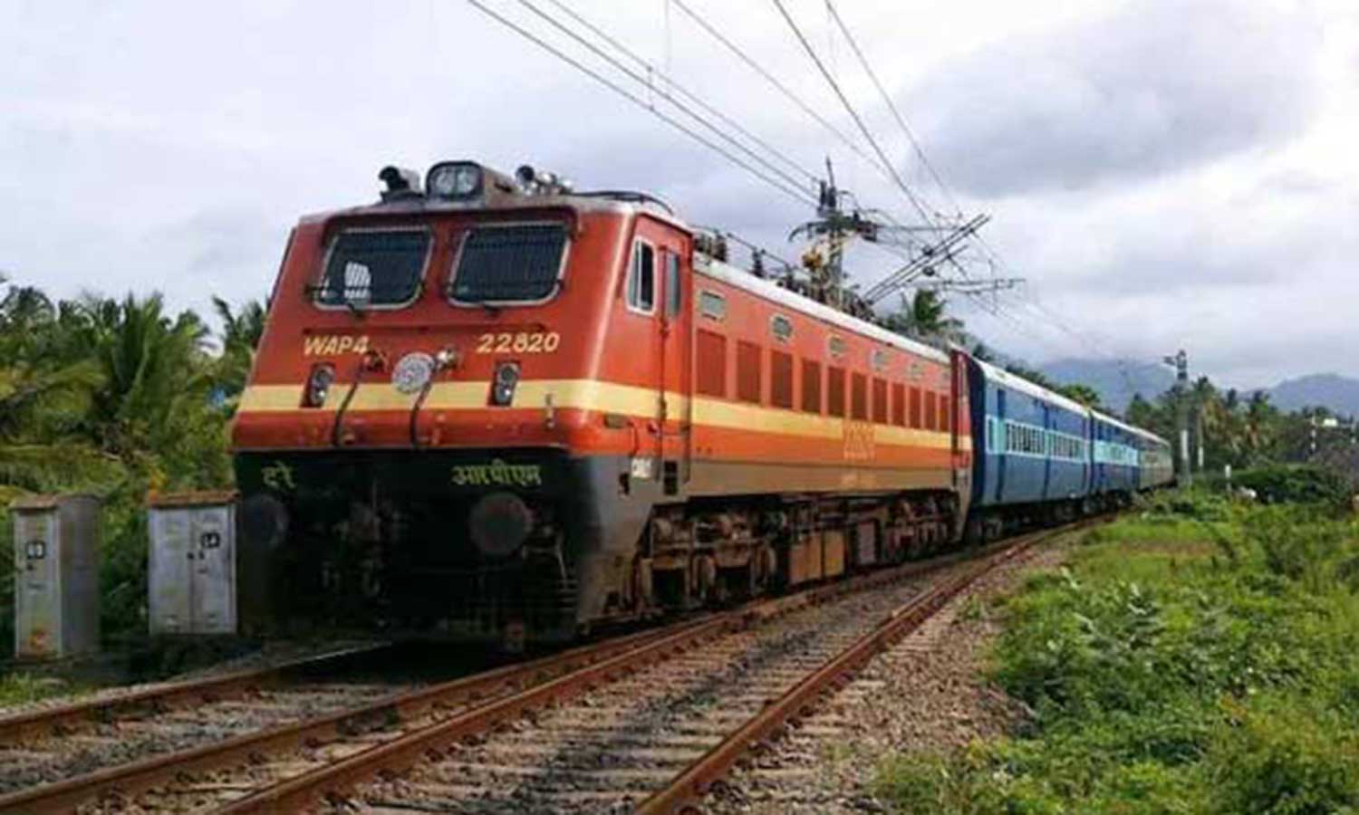 கோவை வழியாக ஓணம் பண்டிகையை முன்னிட்டு 5 சிறப்பு ரெயில்கள் இயக்கம் கோவை வழியாக ஓணம் பண்டிகையை முன்னிட்டு 5 சிறப்பு ரெயில்கள் இயக்கம்