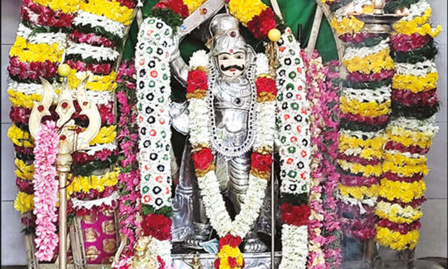 சங்கிலி கருப்பராயன் கோவிலில் ஆடிப்பெருவிழா- திரளான பக்தர்கள் கலந்து கொண்டனர் சங்கிலி கருப்பராயன் கோவிலில் ஆடிப்பெருவிழா- திரளான பக்தர்கள் கலந்து கொண்டனர்