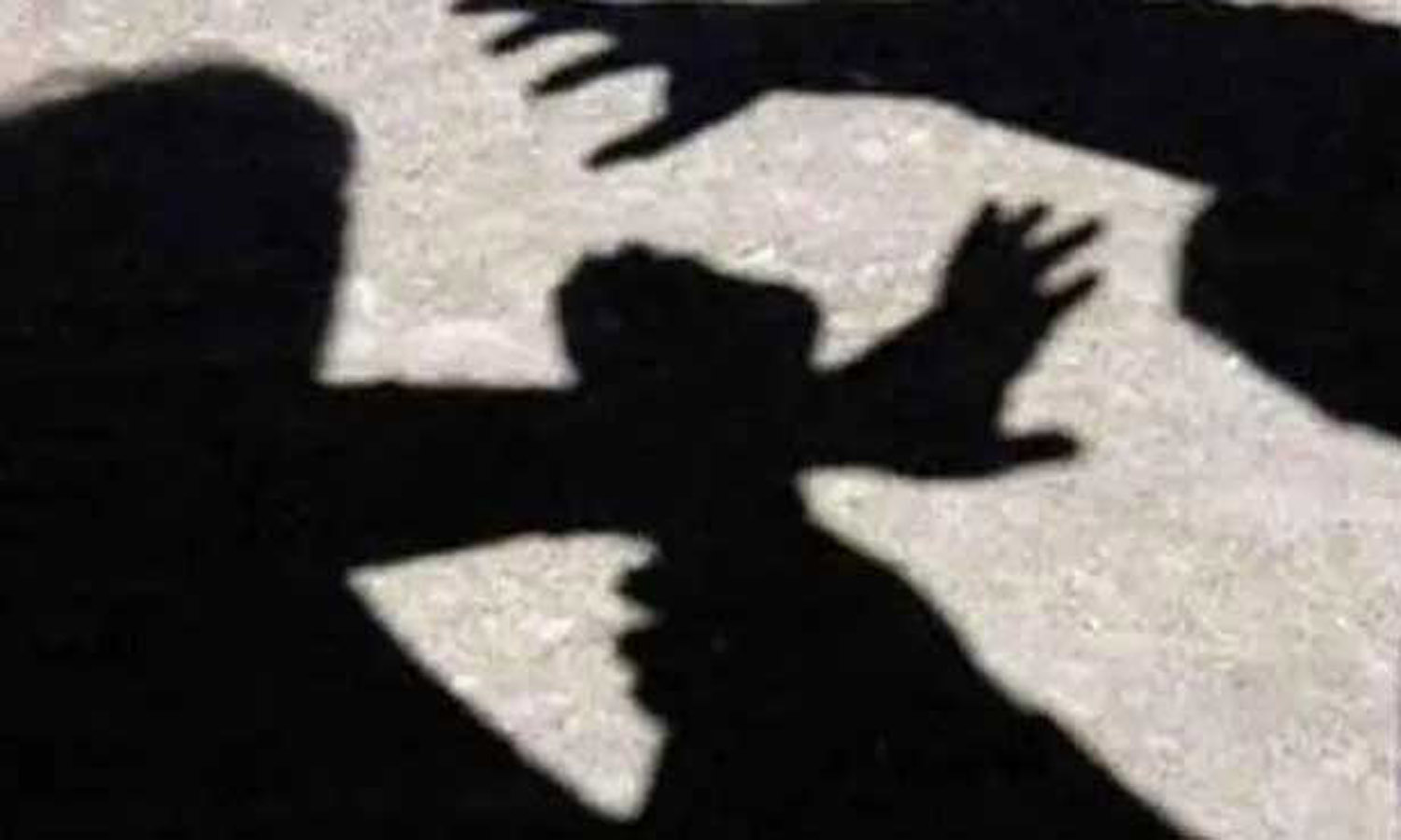 கோட்டாரில் கோவில் விழாவில் போலீஸ் ஏட்டு மீது தாக்குதல்; சட்டை கிழிப்பு - வாலிபர் கைது கோட்டாரில் கோவில் விழாவில் போலீஸ் ஏட்டு மீது தாக்குதல்; சட்டை கிழிப்பு - வாலிபர் கைது