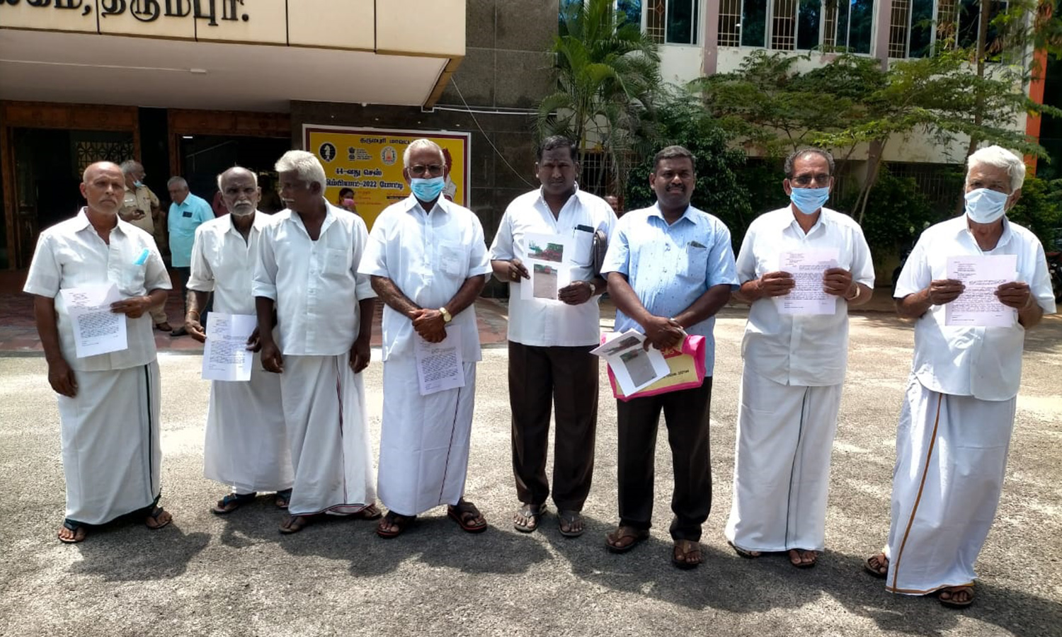 ஆக்கிரமிப்பு செய்யப்பட்டுள்ள மைதானத்தை மீட்டுத்தர வேண்டும் ஆக்கிரமிப்பு செய்யப்பட்டுள்ள மைதானத்தை மீட்டுத்தர வேண்டும்