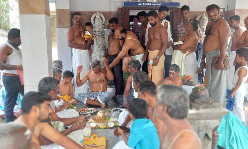 ஆவணி அவிட்டம் பூணூல் அணியும் நிகழ்ச்சி