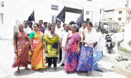 சுதந்திர தினத்தன்று வீடுகளில் தேசிய கொடியுடன் கருப்பு கொடியும் பறக்கும் - பச்சாபாளையம் பொதுமக்கள் அறிவிப்பு