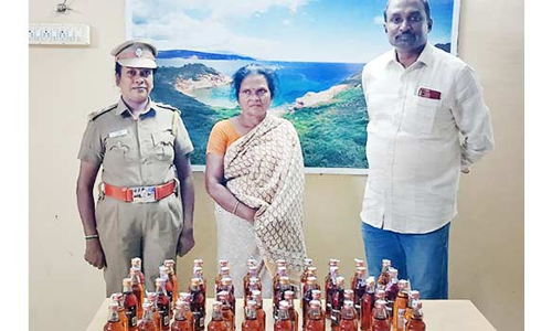 டாஸ்மாக் சேல்ஸ்மேன்கள் உதவியுடன் அமோக செல்லிங் விற்பனை